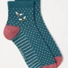 1 Pack Embroidered Bee Rib Socks