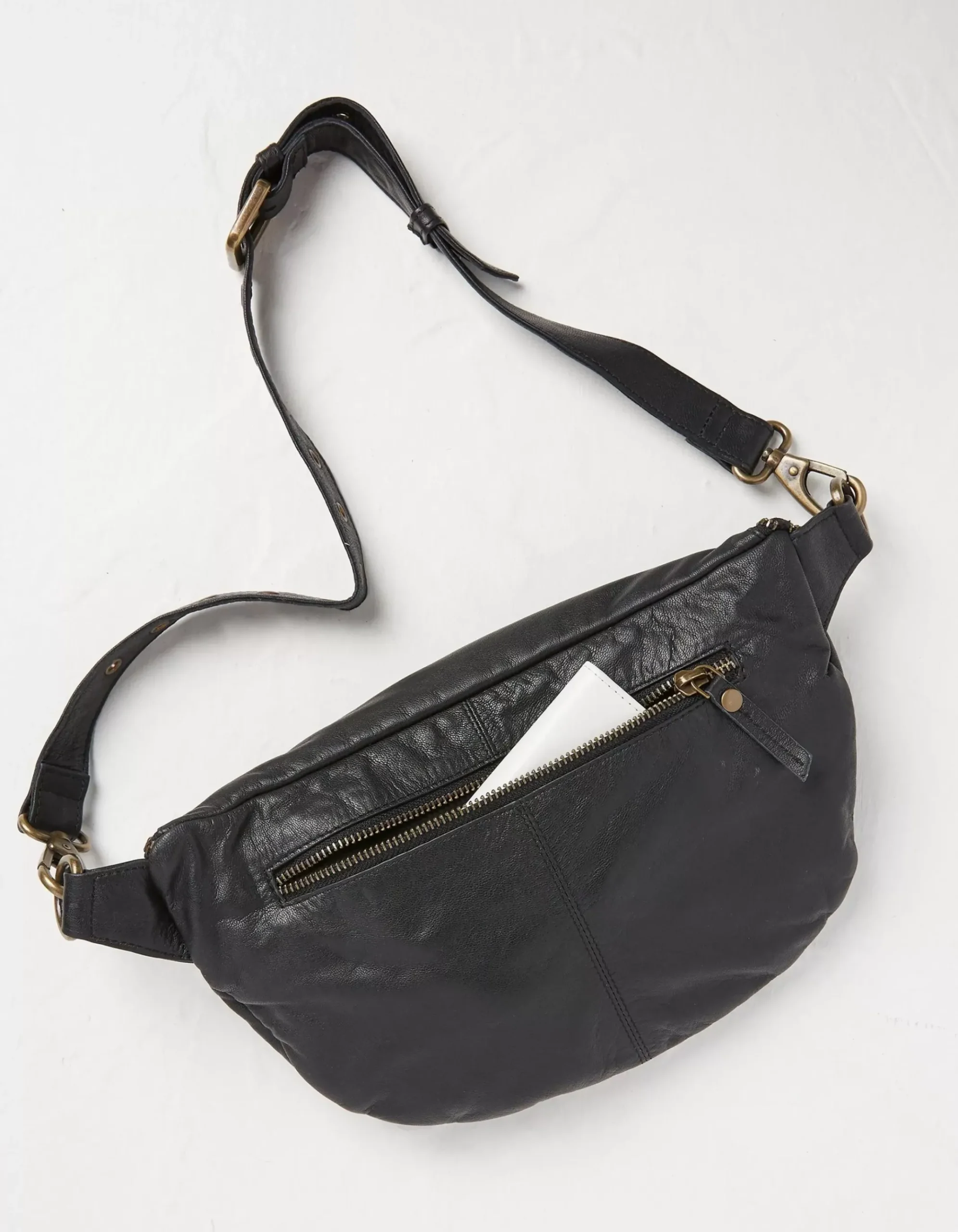 Arven Sling Crossbody Bag