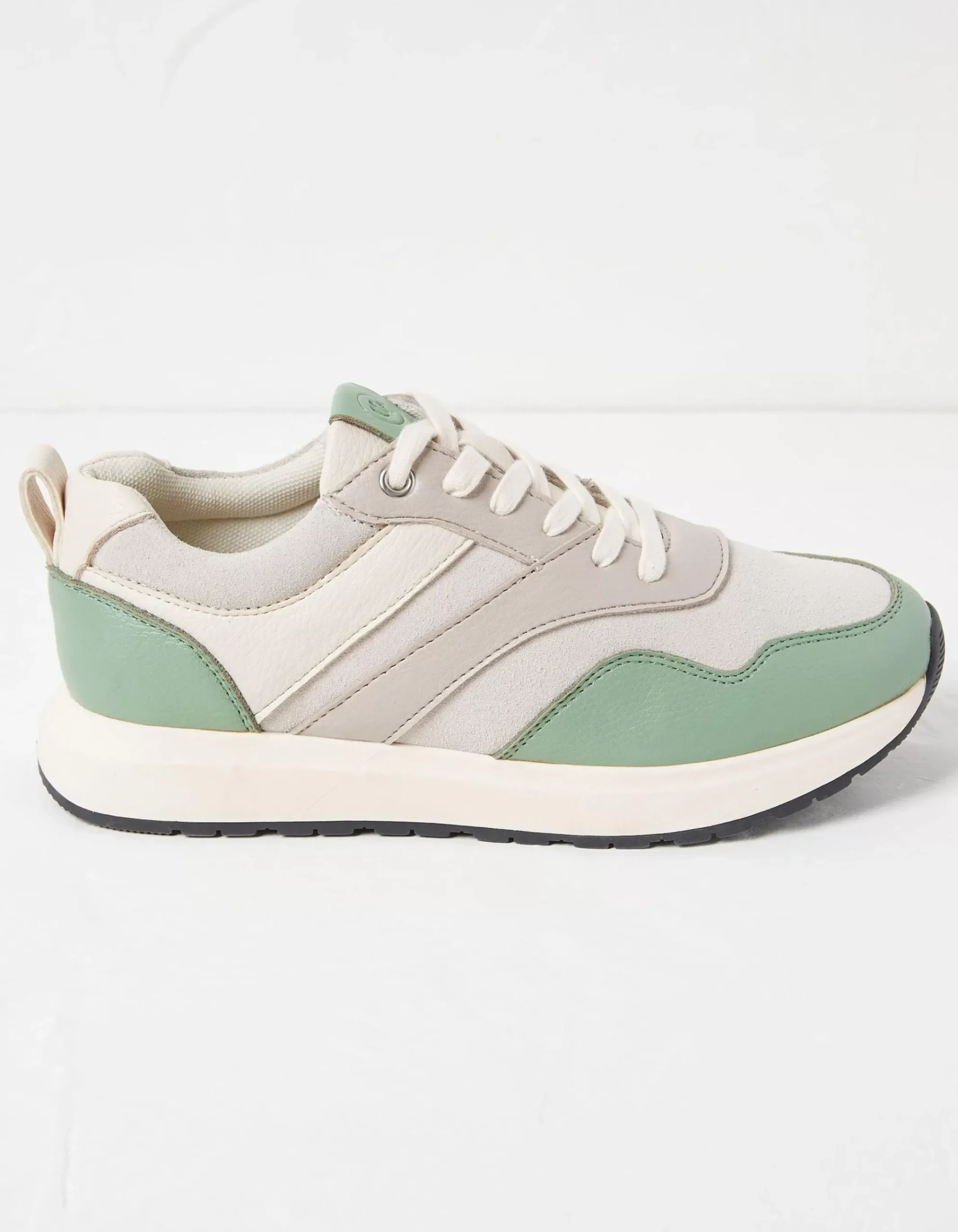 Nessa Trainer